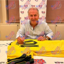 Brasilien 1982 Zico Signeret Trje (Indrammet)